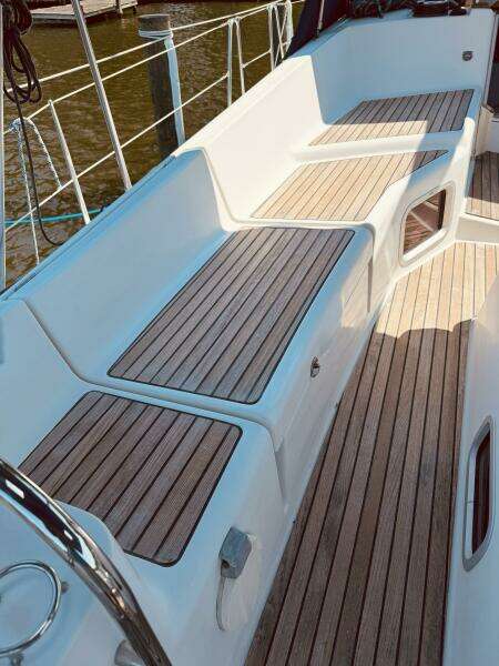 Bluefin 45ft Jeanneau Yacht For Sale