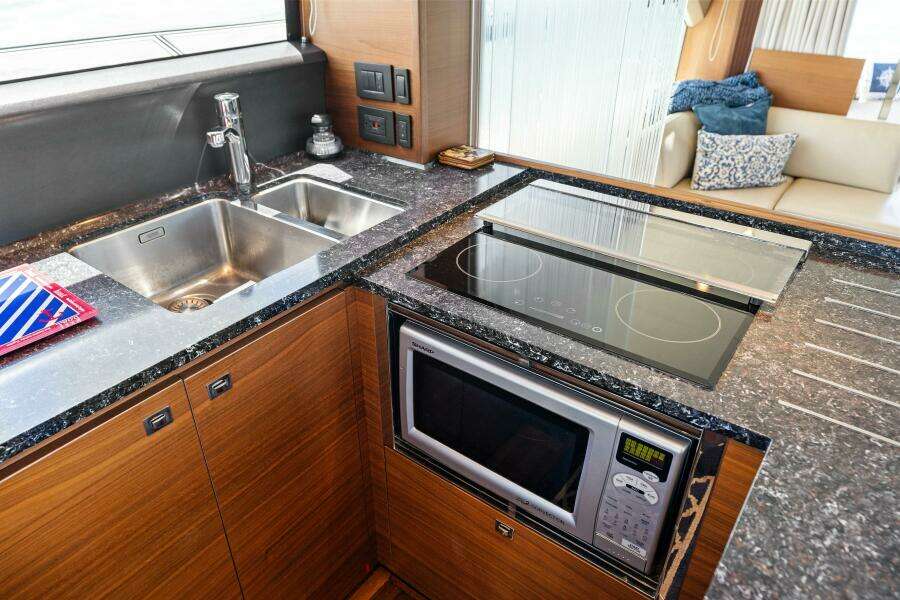 2015 Princess F60 - Galley