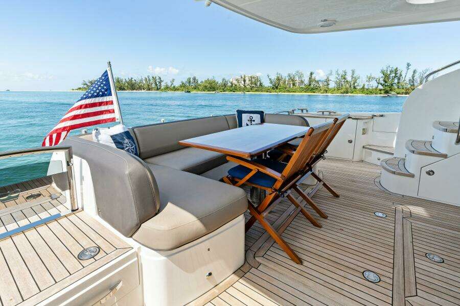 2015 Princess F60 - Cockpit Seating
