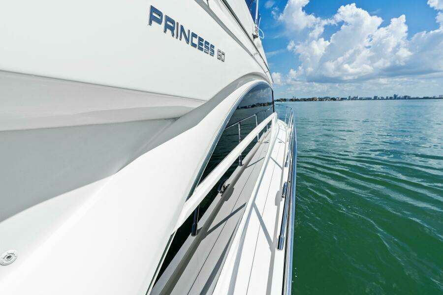 2015 Princess F60 - Walkway to Foredeck