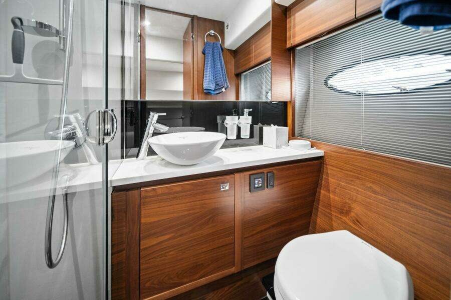 2015 Princess F60 - Starboard Guest Stateroom Head