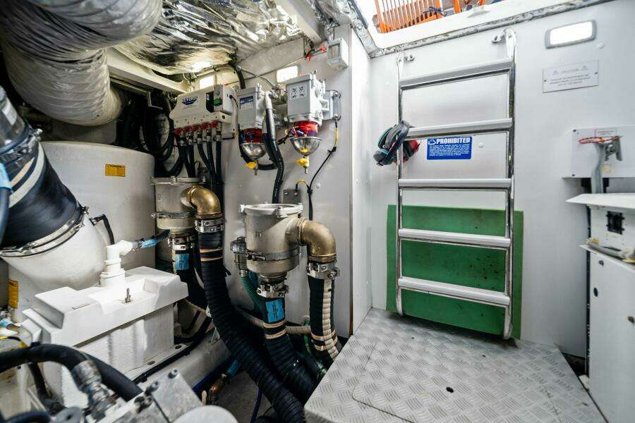 2015 Princess F60 - Engine Room 