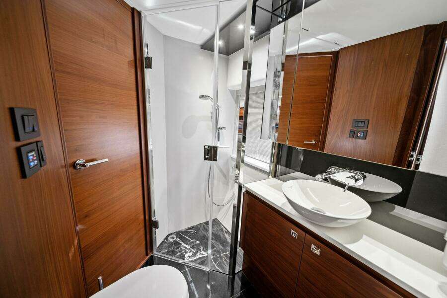 2015 Princess F60 - Forward Guest Stateroom Head