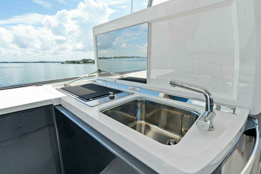 2015 Princess F60 - Flybridge