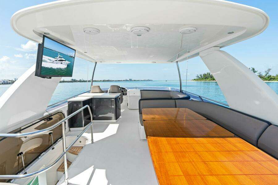 2015 Princess F60 - Flybridge Salon