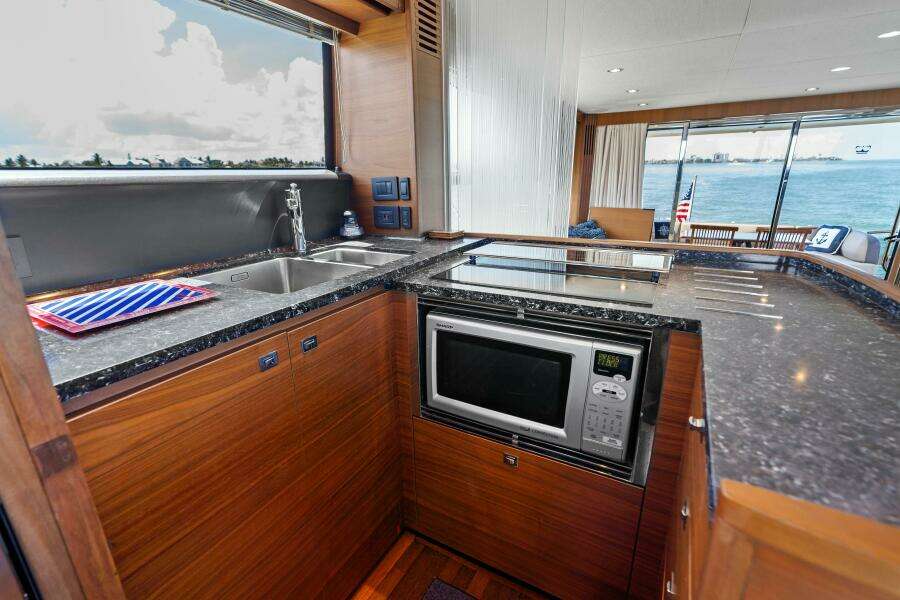 2015 Princess F60 - Galley