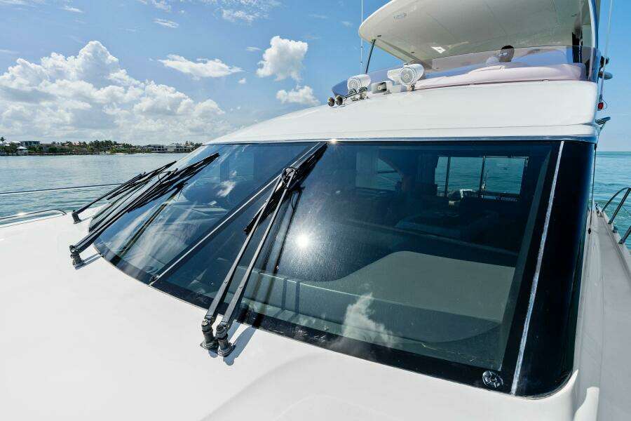 2015 Princess F60 - Flybridge Sundeck