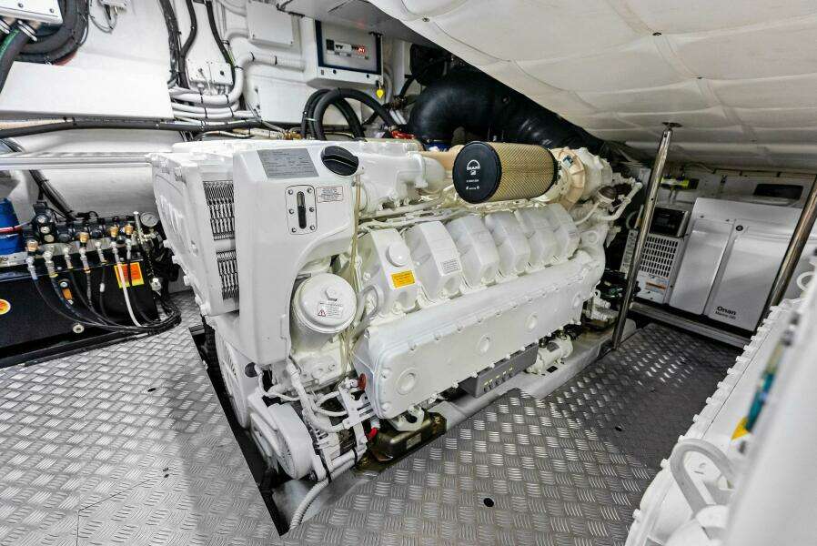 Ferretti Pershing Trade 60ft Pershing Yacht For Sale
