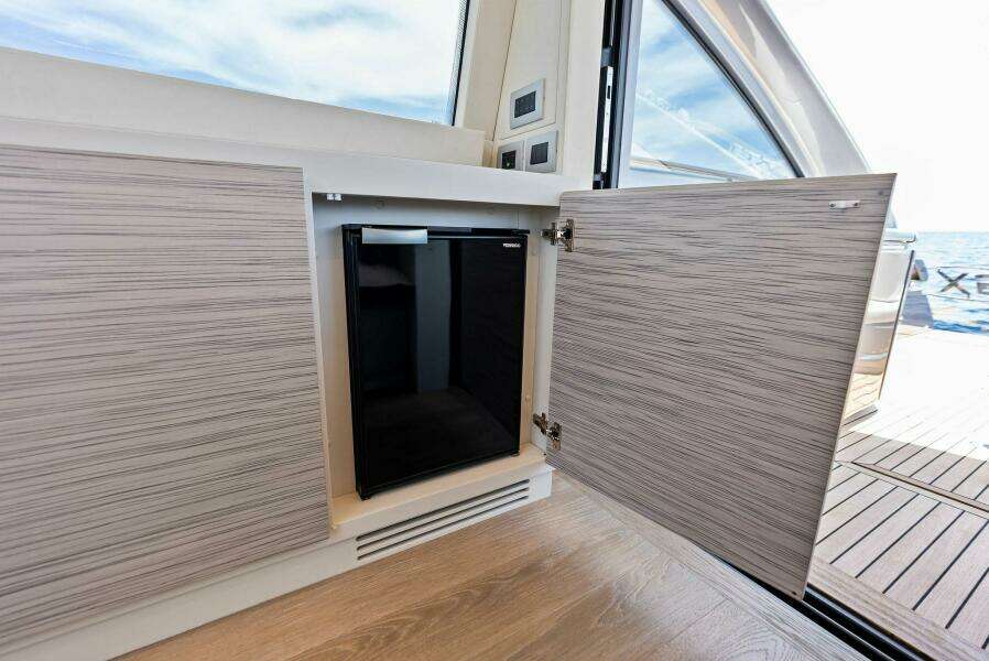Ferretti Pershing Trade 60ft Pershing Yacht For Sale