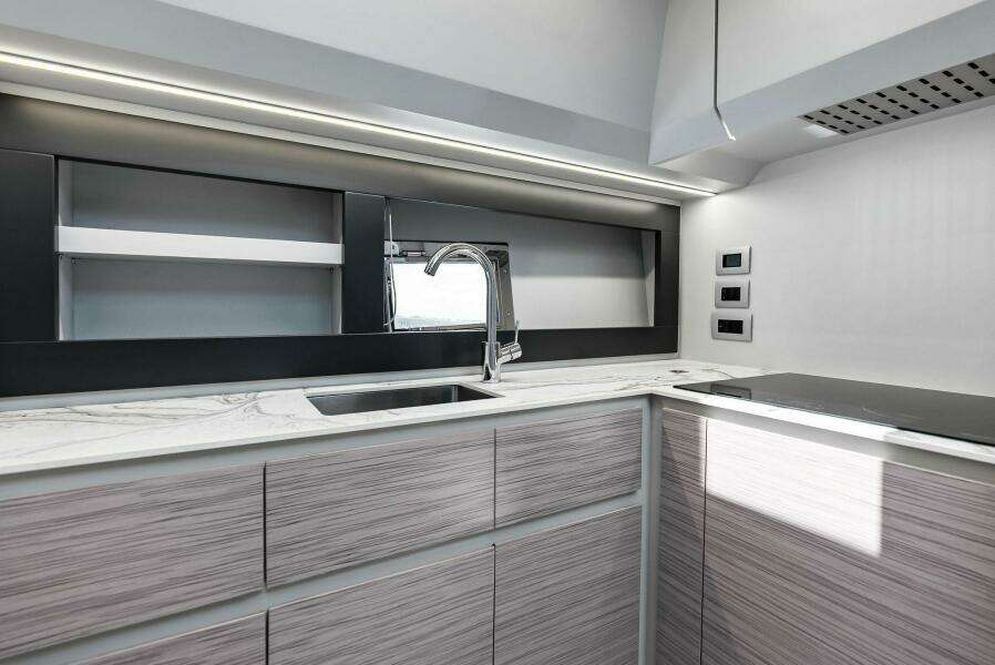 Ferretti Pershing Trade 60ft Pershing Yacht For Sale