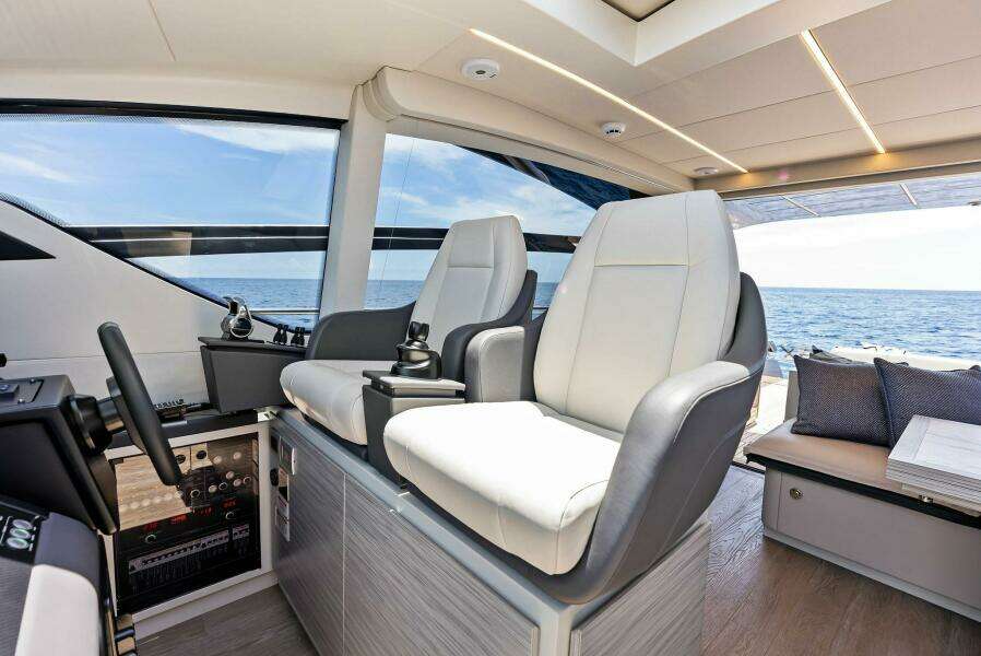 Ferretti Pershing Trade 60ft Pershing Yacht For Sale