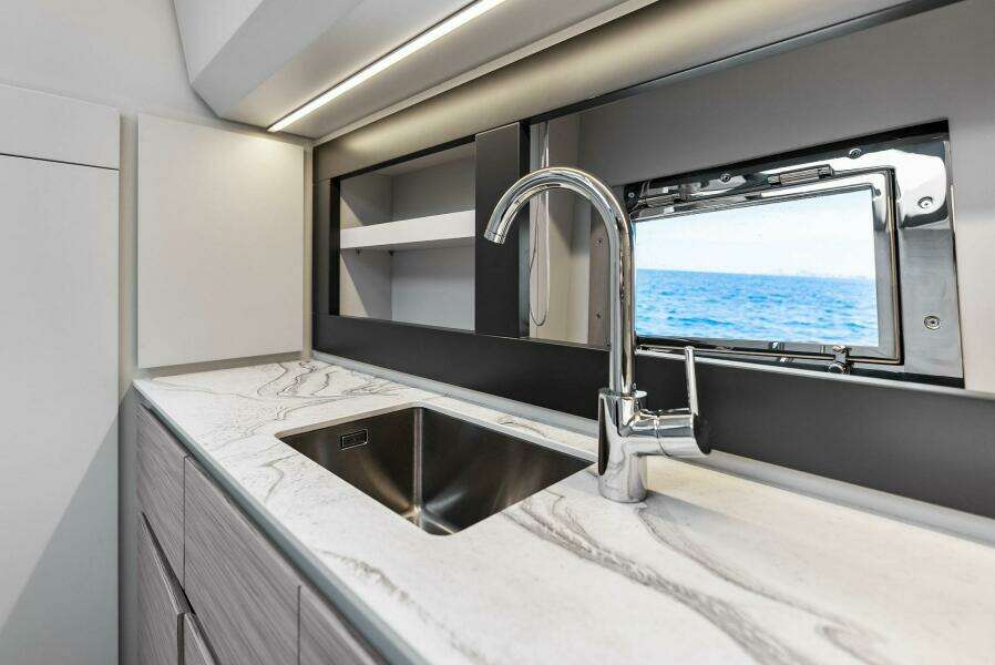 Ferretti Pershing Trade 60ft Pershing Yacht For Sale