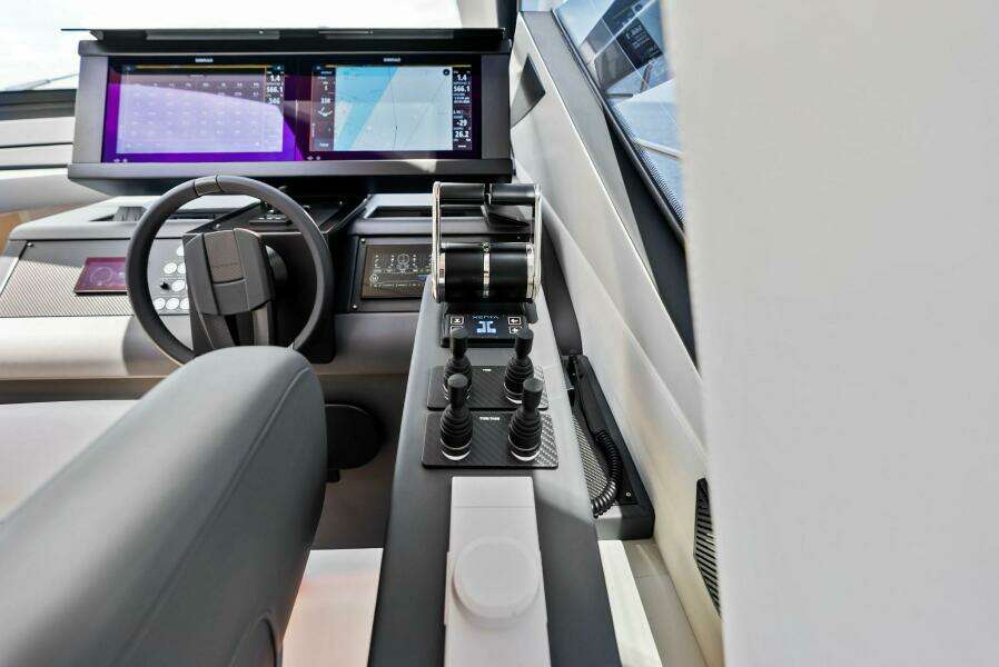 Ferretti Pershing Trade 60ft Pershing Yacht For Sale