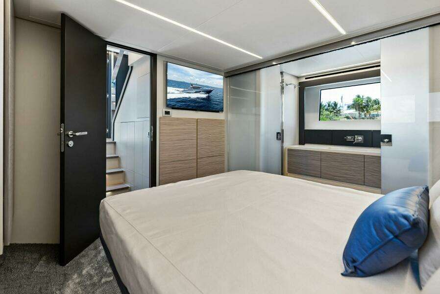 Ferretti Pershing Trade 60ft Pershing Yacht For Sale