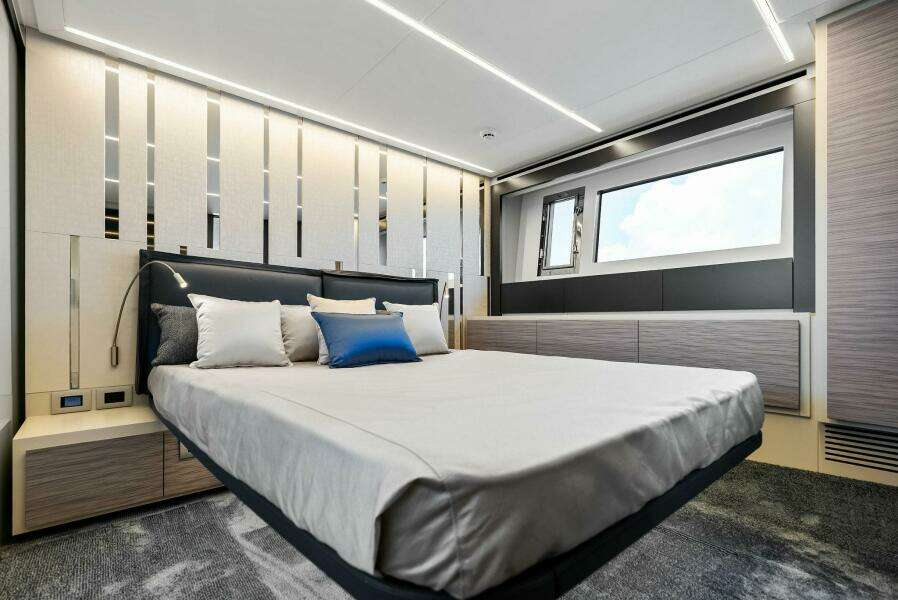 Ferretti Pershing Trade 60ft Pershing Yacht For Sale