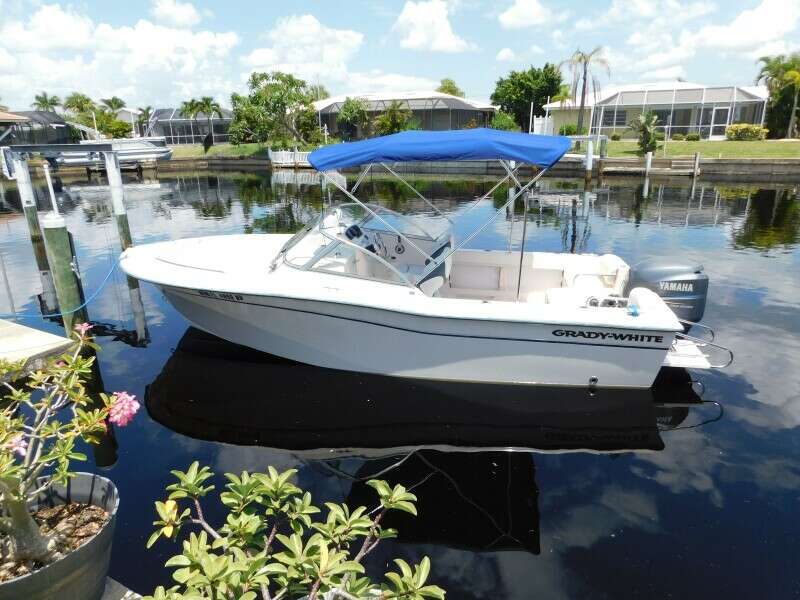 24ft Grady White Yacht For Sale