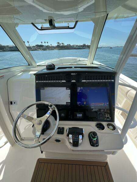 2018 Boston Whaler 38 Outrage - M22