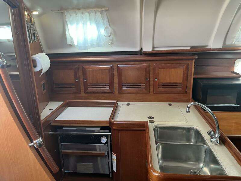 Europa 38ft Beneteau Yacht For Sale