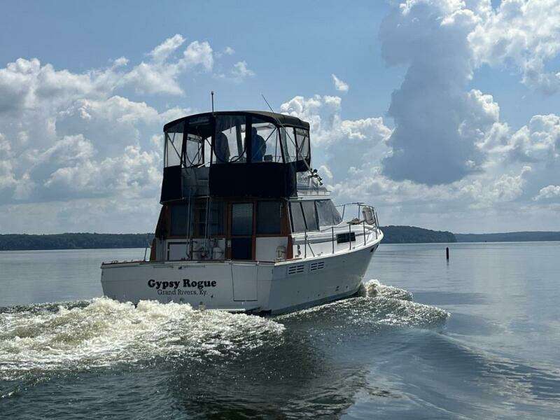 Gypsy Rouge 38ft Bayliner Yacht For Sale