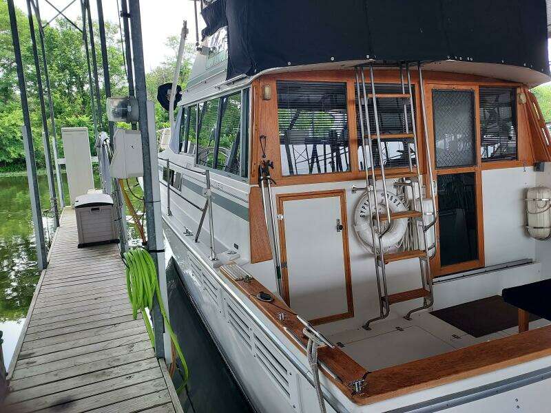Gypsy Rouge 38ft Bayliner Yacht For Sale