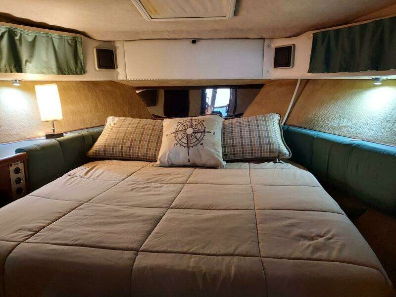 Gypsy Rouge 38ft Bayliner Yacht For Sale