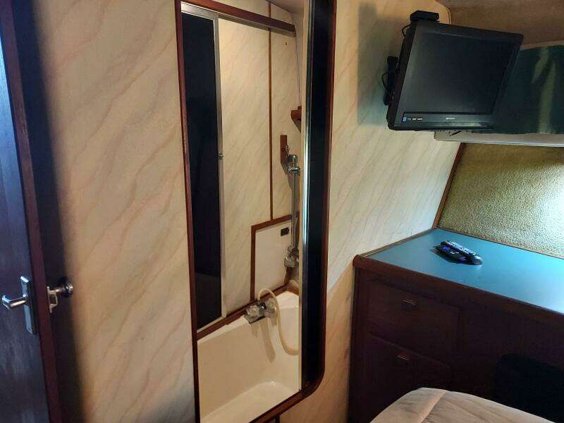 Gypsy Rouge 38ft Bayliner Yacht For Sale