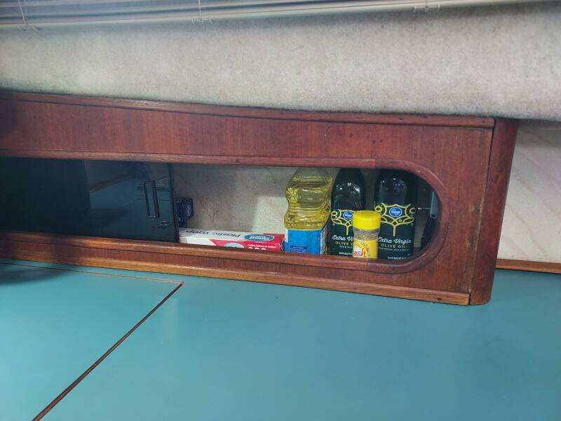 Gypsy Rouge 38ft Bayliner Yacht For Sale