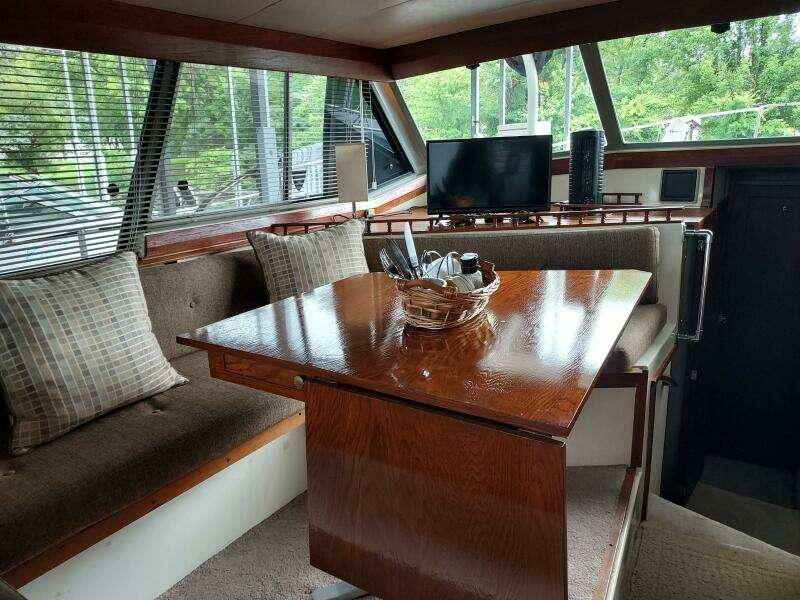 Gypsy Rouge 38ft Bayliner Yacht For Sale