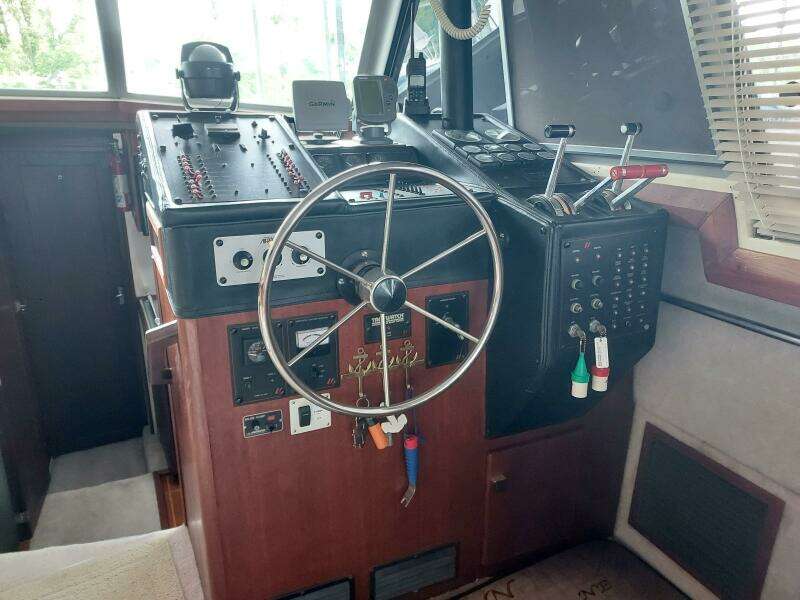 Gypsy Rouge 38ft Bayliner Yacht For Sale
