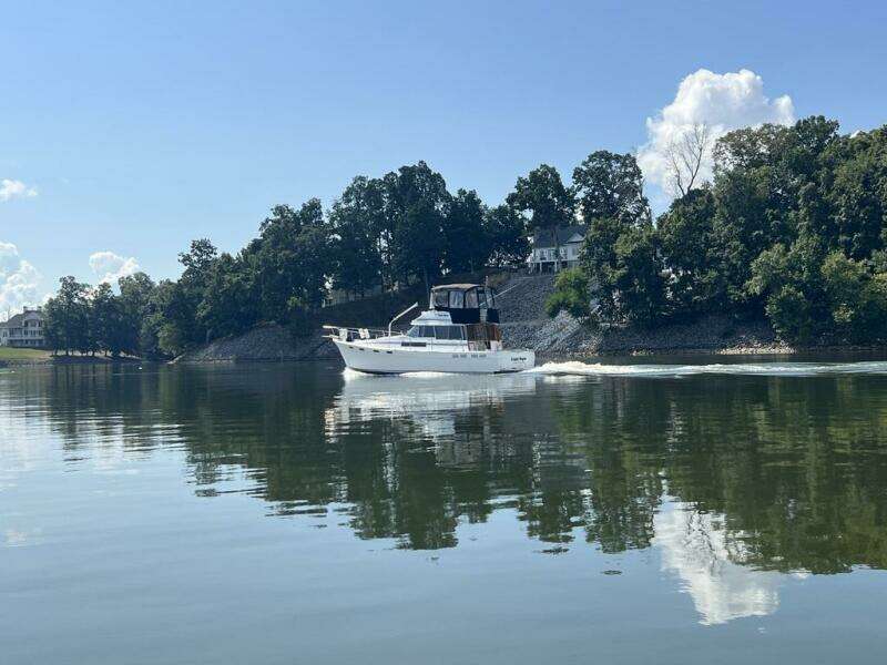 Gypsy Rouge 38ft Bayliner Yacht For Sale