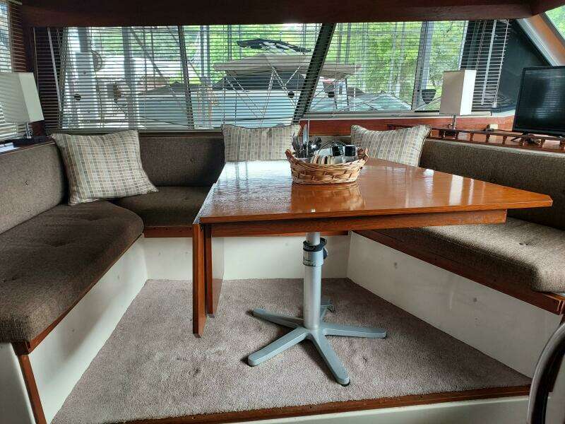 Gypsy Rouge 38ft Bayliner Yacht For Sale
