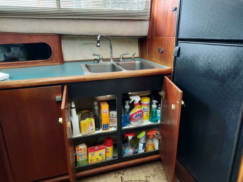 Gypsy Rouge 38ft Bayliner Yacht For Sale