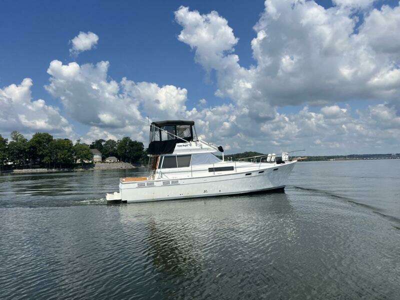 Gypsy Rouge 38ft Bayliner Yacht For Sale