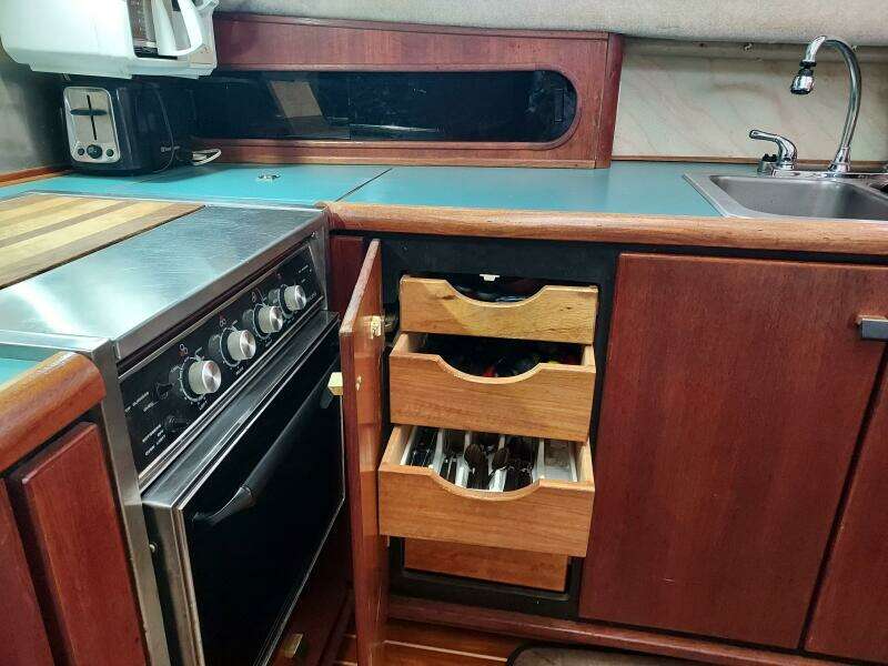 Gypsy Rouge 38ft Bayliner Yacht For Sale