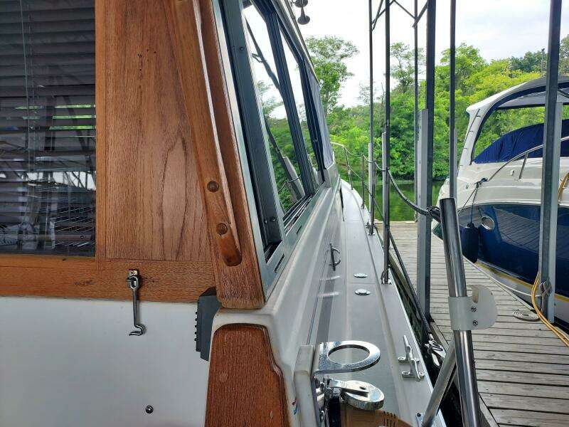 Gypsy Rouge 38ft Bayliner Yacht For Sale
