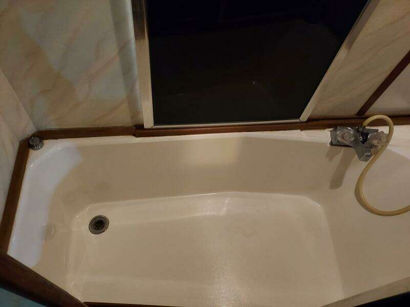 Gypsy Rouge 38ft Bayliner Yacht For Sale