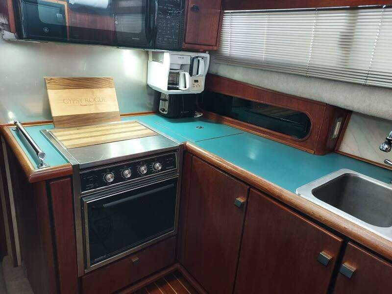 Gypsy Rouge 38ft Bayliner Yacht For Sale
