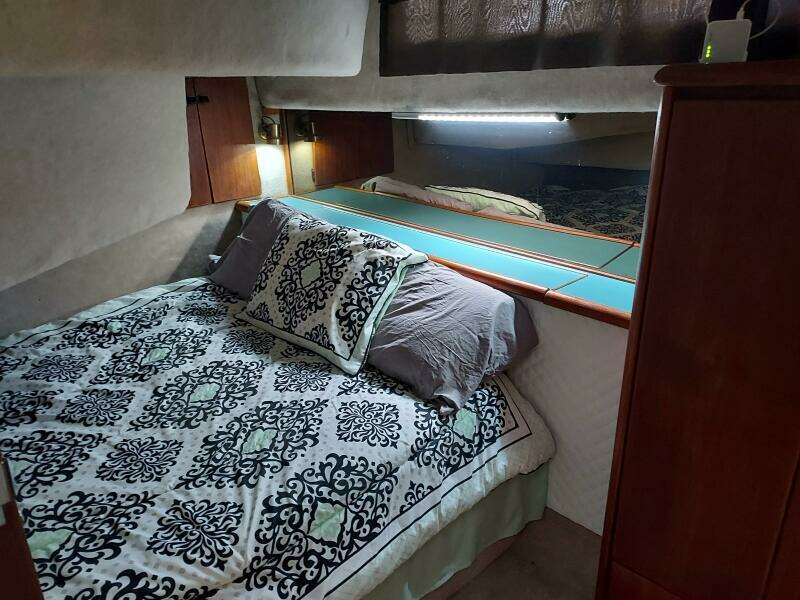 Gypsy Rouge 38ft Bayliner Yacht For Sale