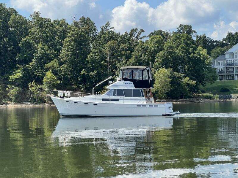 Gypsy Rouge 38ft Bayliner Yacht For Sale