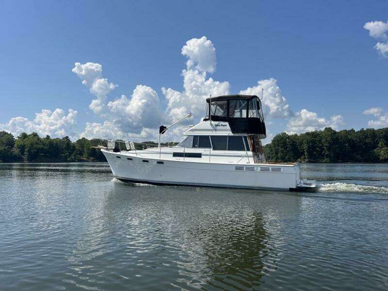 Gypsy Rouge 38ft Bayliner Yacht For Sale