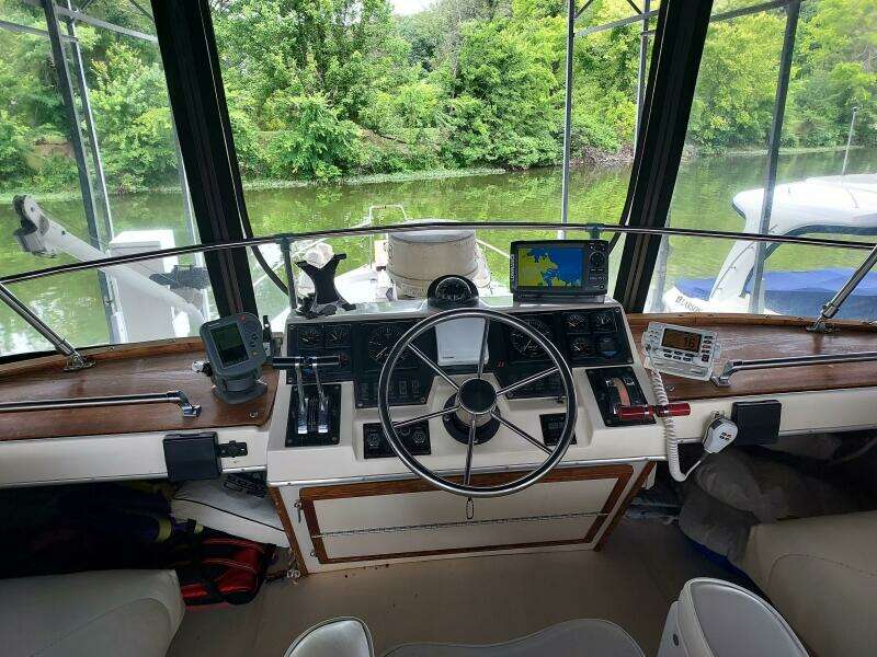 Gypsy Rouge 38ft Bayliner Yacht For Sale