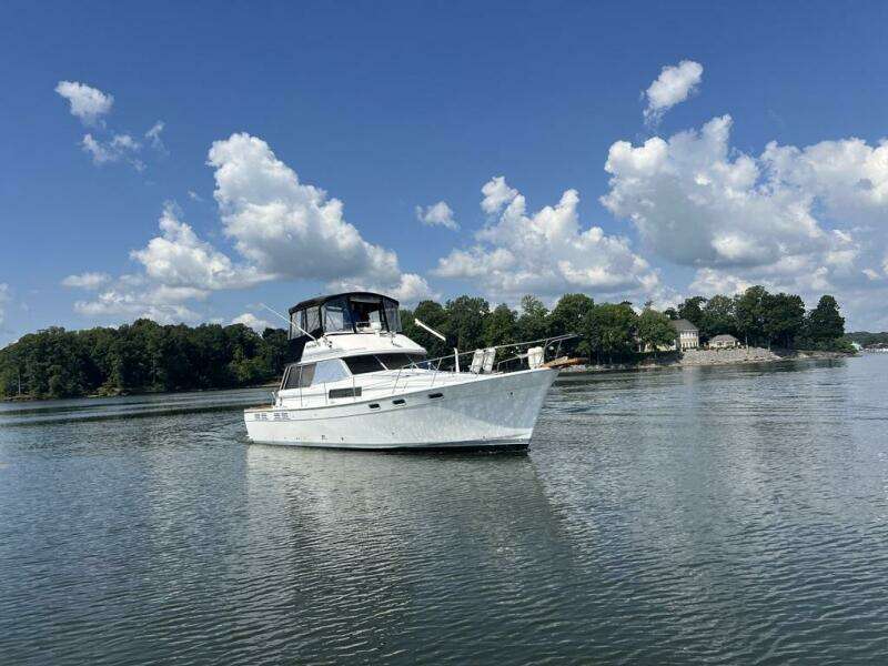 Gypsy Rouge 38ft Bayliner Yacht For Sale
