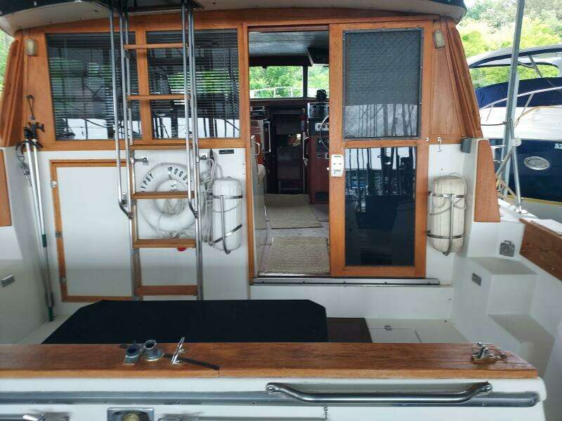 Gypsy Rouge 38ft Bayliner Yacht For Sale