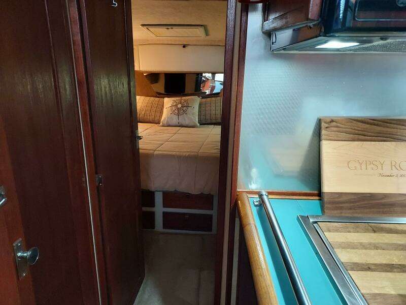 Gypsy Rouge 38ft Bayliner Yacht For Sale