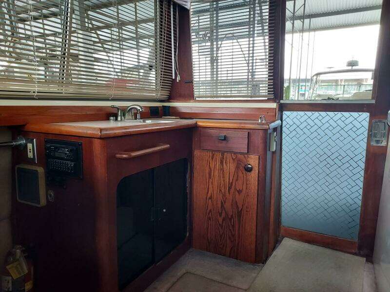 Gypsy Rouge 38ft Bayliner Yacht For Sale