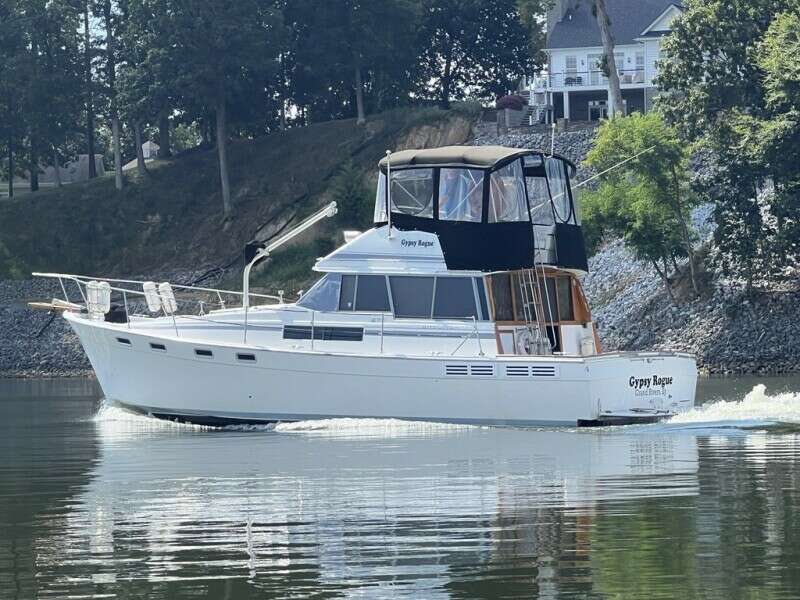 Gypsy Rouge 38ft Bayliner Yacht For Sale