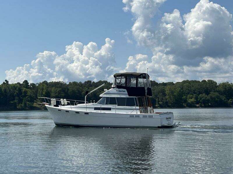 Gypsy Rouge 38ft Bayliner Yacht For Sale