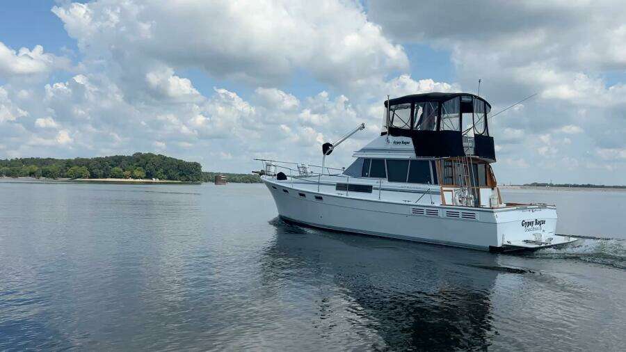 Gypsy Rouge 38ft Bayliner Yacht For Sale
