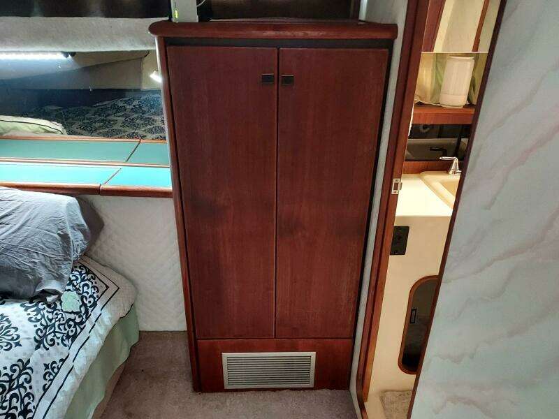Gypsy Rouge 38ft Bayliner Yacht For Sale