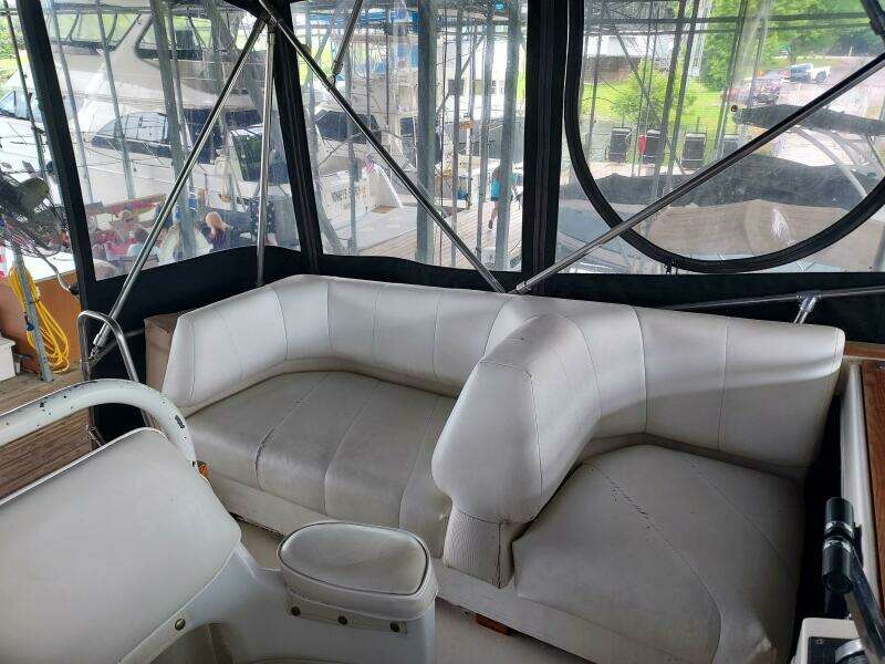 Gypsy Rouge 38ft Bayliner Yacht For Sale